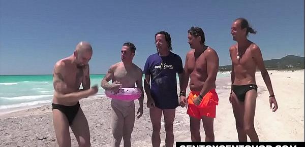  GangBang in spiaggia! Che culo Valentina CentoXCento